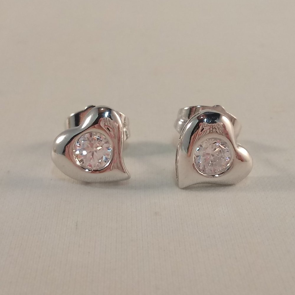 18K White Gold Filled Heart Shape Bezel Diamond Zircon Stud Earrings AAA